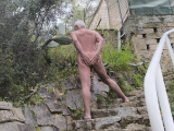 je me balade nu dans la nature