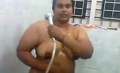 Indian Aunty Bathing