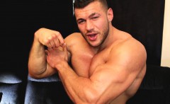 Learn How To Seduce Muscle Men
