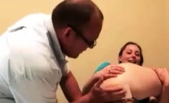 Aussie Teen Gets A Good Waxing
