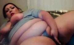 BBW gropes herself