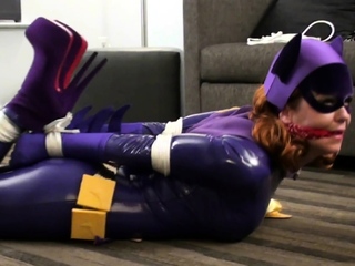 Amateur cd in latex masturbating dildoing
