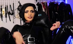 Close up amateur masturbating solo