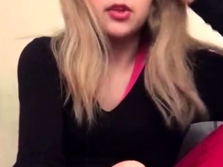 Amateur hottie solo masturbation