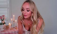 Gwen Gwiz - ASMR Massage