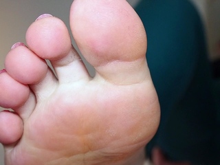 Amateur Foot Fetish Girlfriend Sucks and gives a Footjob
