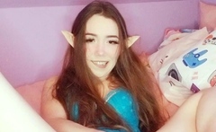 Lovely Amateur teen brunette masturbating outdoor