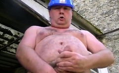Bearded Daddy Jacks Off Outdoors